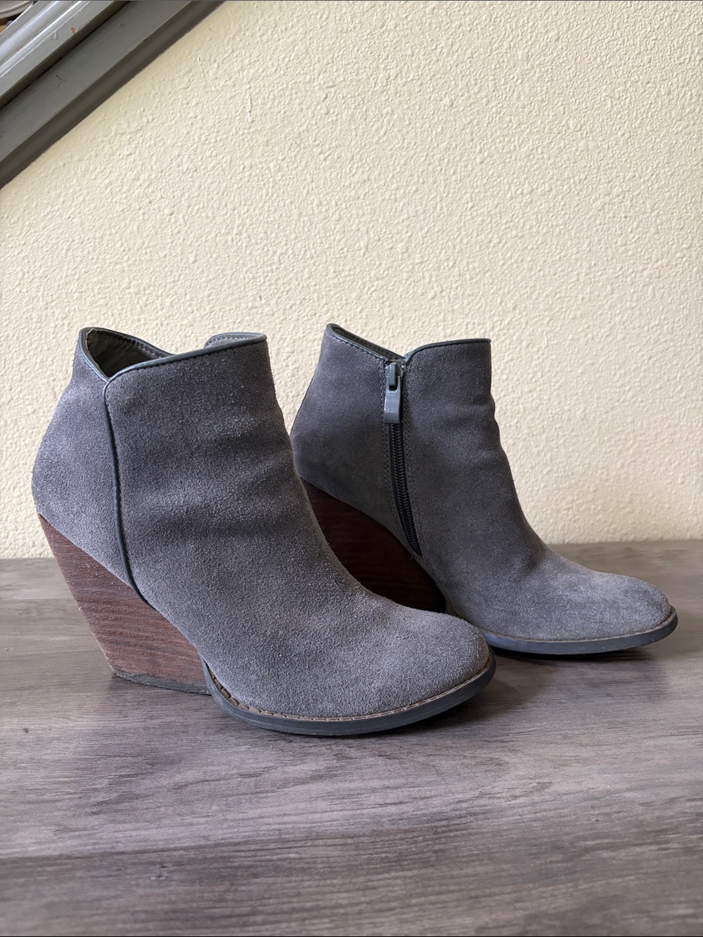 Very Volatile Whitby Charcoal Suede Leather
Wedge Booties Size 7 (Runs .5 Big)